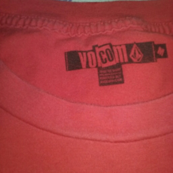 AE Shorts NWT & Volcom Tee - Picture 2 of 8